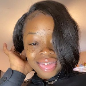 Meet your Posher, Lakyia